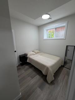 Cozy 2BR Suite Near NAIT , Wi-Fi and Kitchen - 4