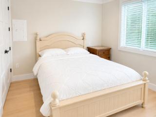 Peaceful 2-Bedroom Richmond Stay Near Steveston Village - 7