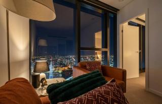 Level 43 Water Views - 2BR - Sleeps 6 & Baby Stay - 8