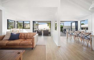 Moffat Beach Abode - Pet-friendly Escape by the Sea - 2