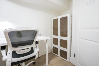Cozy Downtown Room - Free Parking - 6