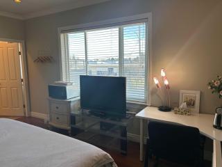 A lucky quiet en-suite on the second floor with independent entranceclose to YVR - 8
