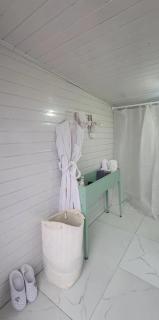 Mothers Modern Lakeside Cabin - 9