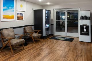 Days Inn by Wyndham Moosic - 6