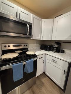 Fairview Hideaway - 3BR Near U of A & Downtown - EV Char - 9