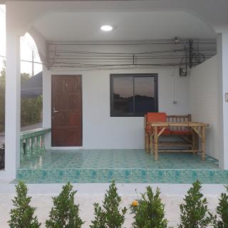 P & T Guesthouse - 9