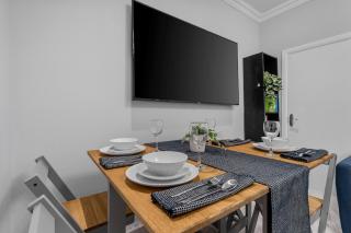 London 3BD sleeps 8 East CR0 Station LGW 14 mins - 8