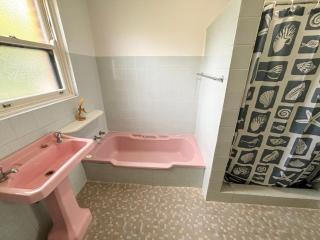 Conns Cottage - Bring your own linen - 1