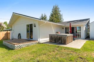 Ridge View Retreat with Mtn Views & Hot Tub - 2