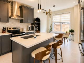 Luxury Furnished 4BR Home for Monthly Stays - 8