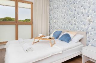 Stylish Apartment with a Balcony and Parking by Noclegi Renters - 9