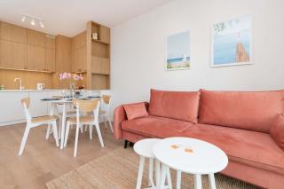 Stylish Apartment with a Balcony and Parking by Noclegi Renters - 2