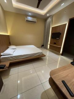 Nest Inn Hotel & Restaurant - 8