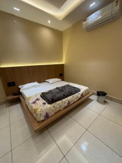 Nest Inn Hotel & Restaurant - 2