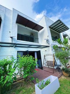 Lovely Luxury Lakeview - 0