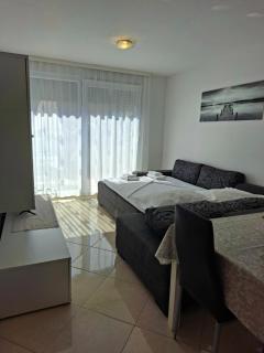 Split Terrace & Free Parking Studio - 6