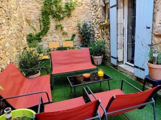 Grande maison en pierre au coeur du village provençal du XIe siecle 10 personnes - 7