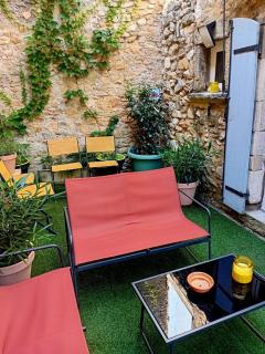 Grande maison en pierre au coeur du village provençal du XIe siecle 10 personnes - 1