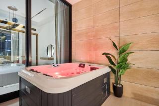 1BR Apartment with Private Jacuzzi & Burj Khalifa Skyline in Trillionaire Residences By Binghatti - 7