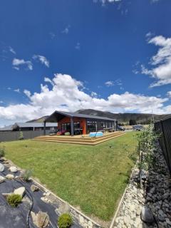 Modern Omarama Getaway - 2