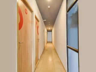 Super Hotel O D Plaza Near by Pitampura Metro Station - 6