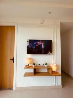 Prema Stays Luxury Studio with Balcony - 4