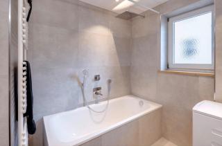 Luxury Lakehouse apartment Ground floor - minimum 3 nights stay - 2