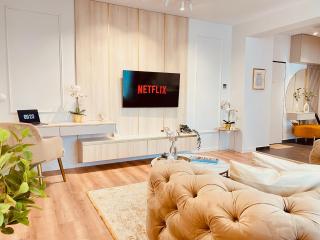 FINEST CityCenter Stay with FREE GARAGE - 2