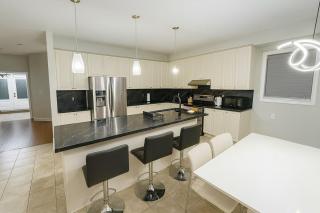 Spacious 6BR Family Home Brampton - 1
