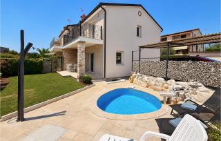 Beautiful Home In Buzinija - 0