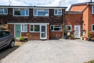Scenic 3BR House Free Parking Near M1 Derby - 3