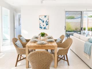Serene Warner Stay Stylish Home for Families - 6
