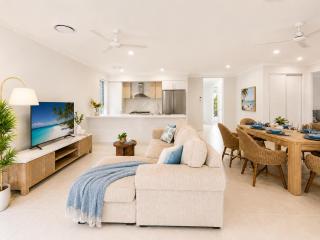 Serene Warner Stay Stylish Home for Families - 9