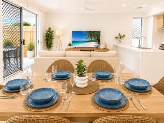 Serene Warner Stay Stylish Home for Families - 2