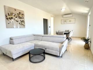 Diora Luxe Top-Floor Seafront Apartment with Jacuzzi & Panoramic Sea View - 6