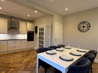Spacious 3Bed Family Home Near Roundhay Park - 2