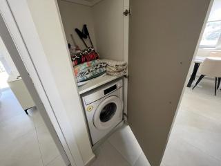 Mythical Blue Cozy 2 Bedroom En-suite Family Apartment Pool - 5