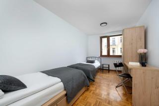 Spacious Apartment in Wrocław Center with Balcony and Desk by Noclegi Renters - 9