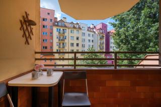 Spacious Apartment in Wrocław Center with Balcony and Desk by Noclegi Renters - 6