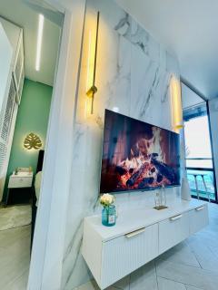 Olive DarBuilding with Bathtub and Seaview - 7