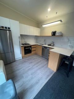 Modern Stay | Parking | Easy City Access - 6