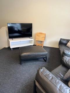 Modern Stay | Parking | Easy City Access - 5