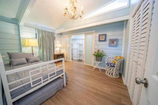 Authentic Near Beach House - Sleeps 16 - 5 Bedr - 4