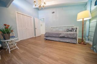 Authentic Near Beach House - Sleeps 16 - 5 Bedr - 2