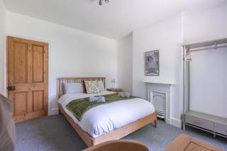 Charming 4-bed Home in Derby by Renzo Brilliant Location Free Parking - 8