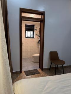 Stay with Alarinka- An En-suite room in the heart of Kigali - 8