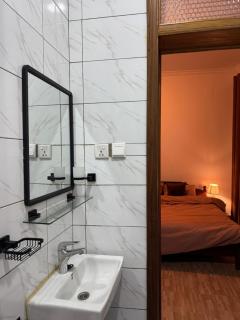 Stay with Alarinka- An En-suite room in the heart of Kigali - 1