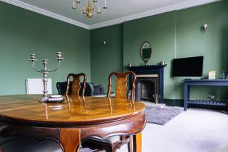 Grade A listed 2 Bedroom In Edinburgh - 2