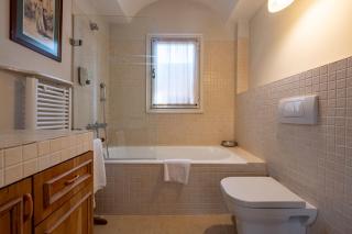 Sultanahmet House with Private Terrace & 3 Bathrooms - 5