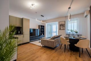 Minimalist Apartment by Blvd 44B8 - Free Parking - 4
